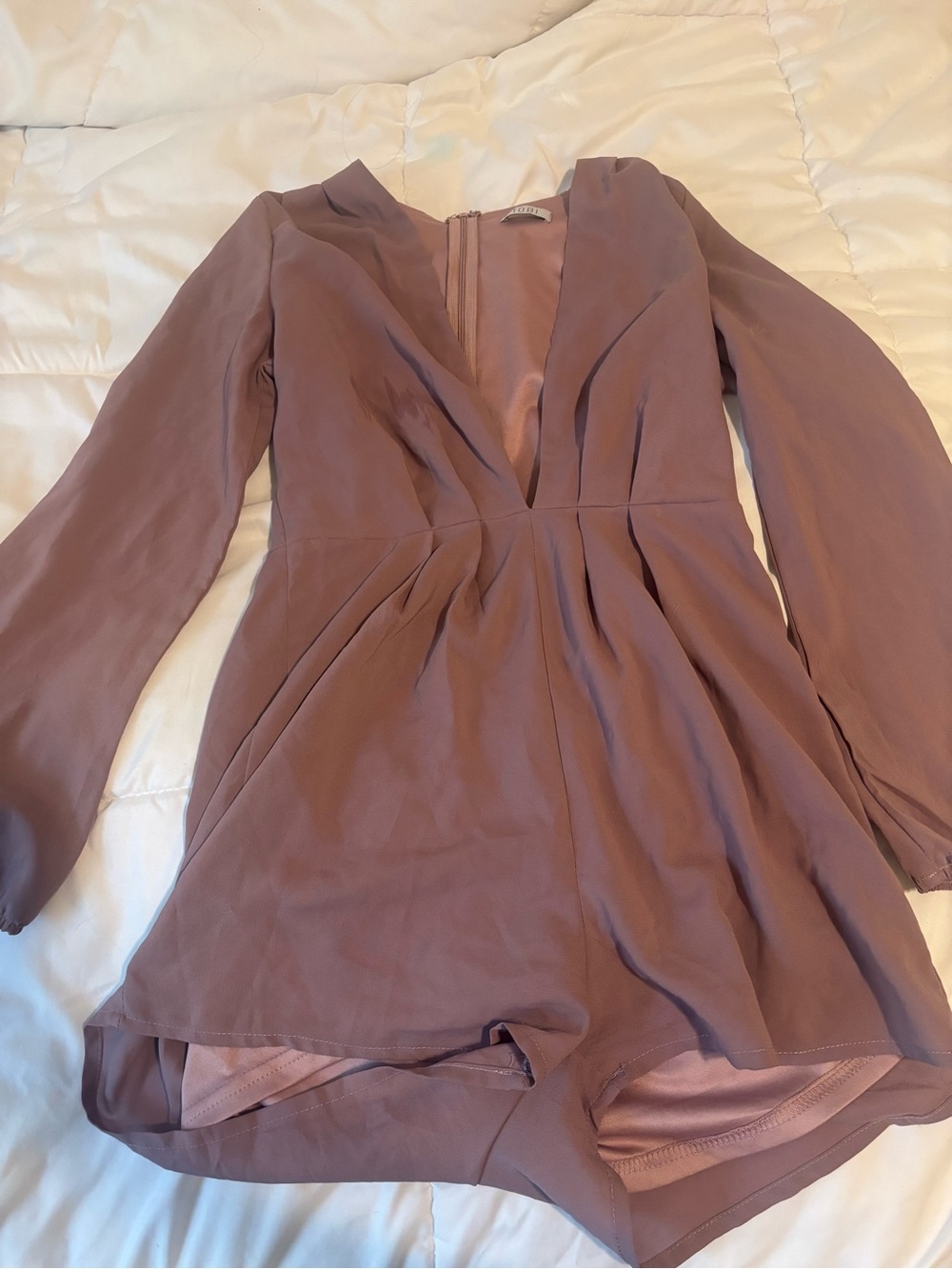 Women’s Mauve Long-Sleeve Romper size small